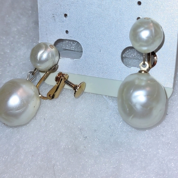 Vintage High-end Clip on Pearl Earrings - Picture 7 of 7